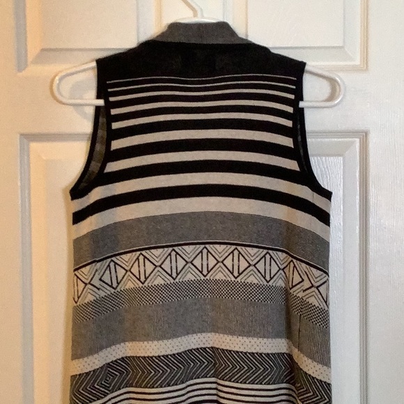 Ruby Moon Women’s Sleeveless Draped Cardigan Vest - Picture 5 of 9